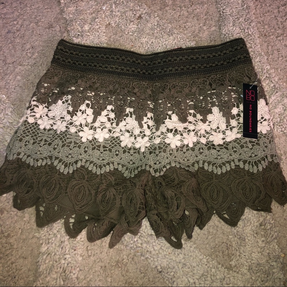 Kids army green loose shorts